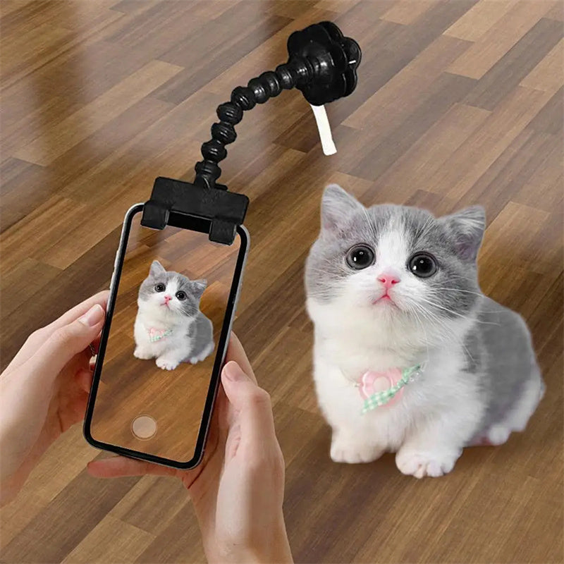 The Pawfect Pet Selfie Clip β Get Their Attention, Nail the Shot!