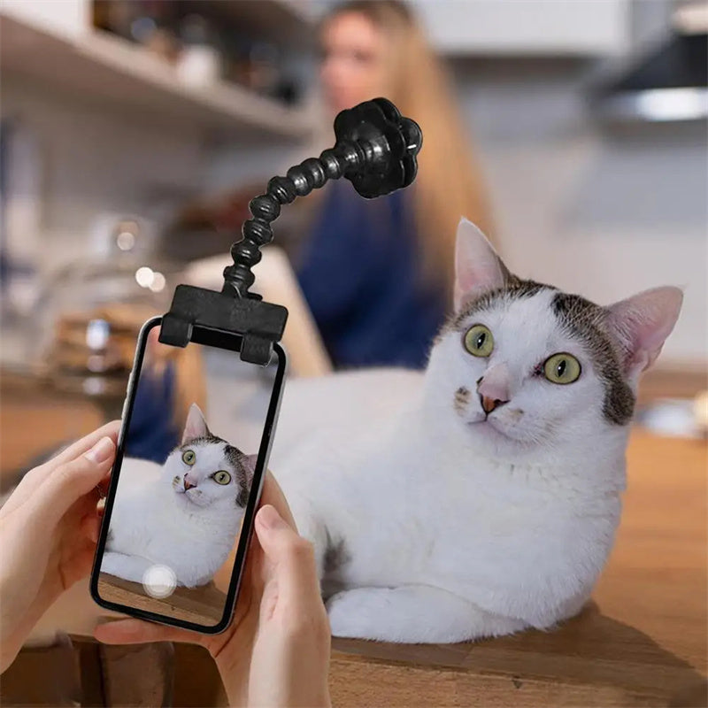 The Pawfect Pet Selfie Clip – Get Their Attention, Nail the Shot!