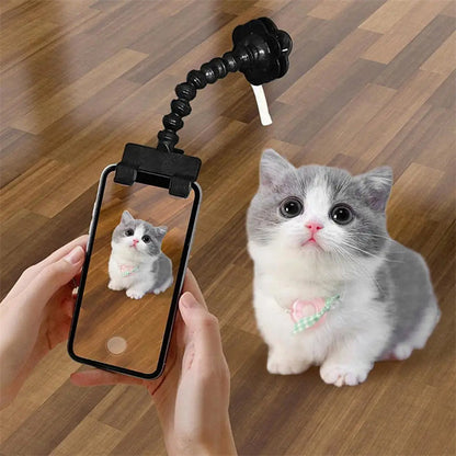 The Pawfect Pet Selfie Clip – Get Their Attention, Nail the Shot!